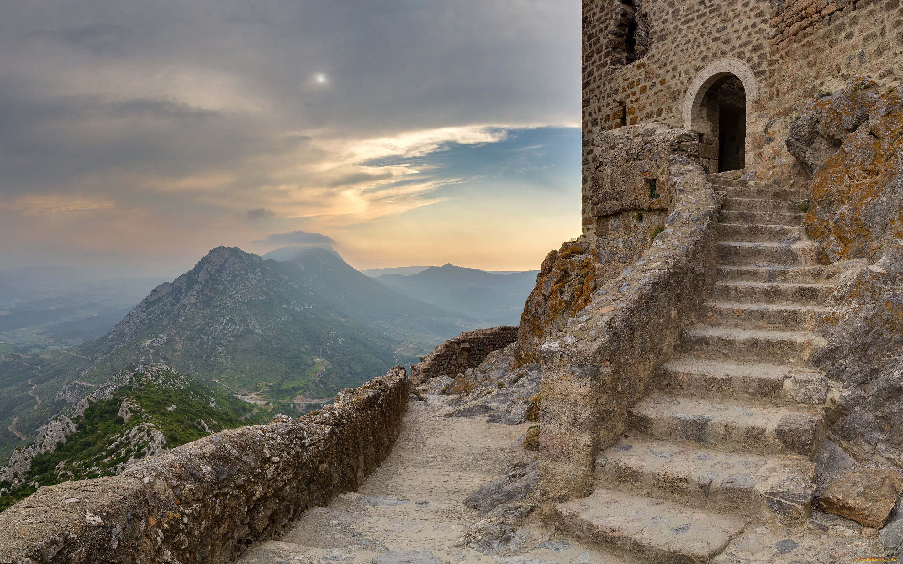 Step mountain. Замок керибюс Франция. Греция храм 2000 ступенек. Греческая лестница Чегем. Франция. Замок керибюс. Од..